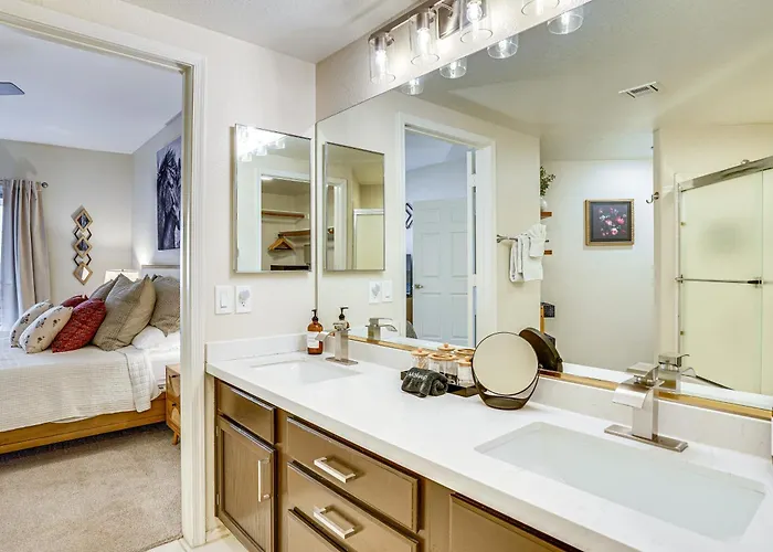 Family-friendly W/ Pool Access In Phoenix! Phoenix
